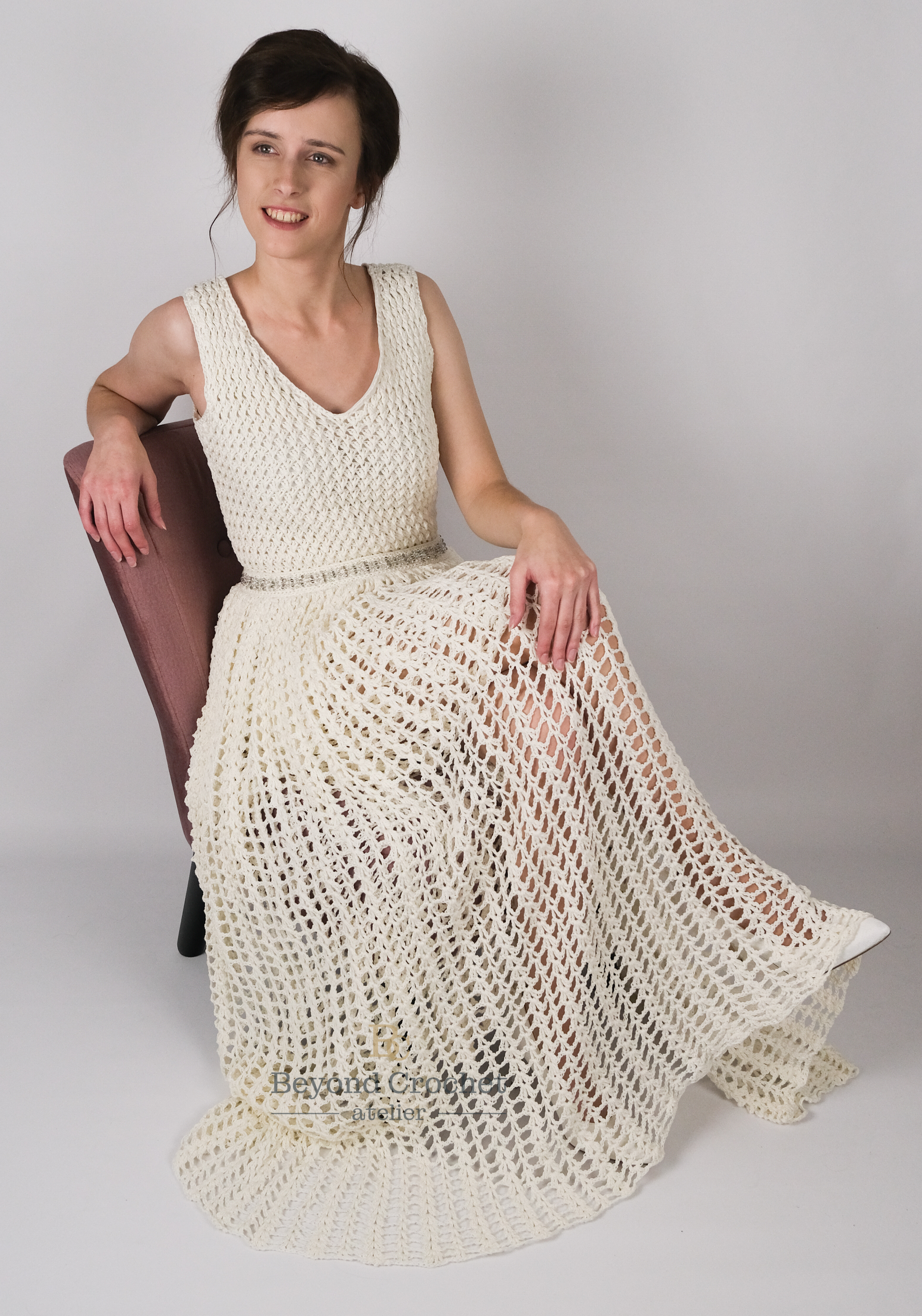 Crochet pattern for crochet wedding dress. Made with structured crochet stitches, Adjustable length and colour. The crochet belt is decorated with beads. Crochet pattern.